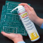 Разтвор за почистване на  флюс използван при безоловни технологии, с четка